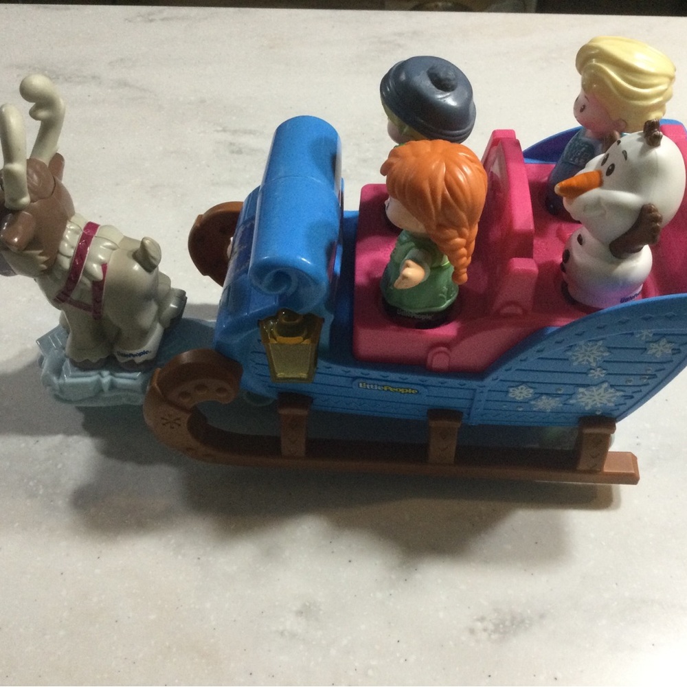 FISHER-PRICE DISNEY LITTLE PEOPLE FROZEN PLAY SET  SLEIGH WITH EXTRA PEOPLE